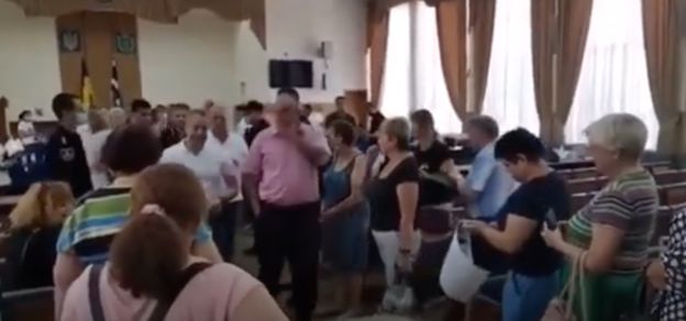 Колыхаев и его депутаты покидали зал горсовета под крики 