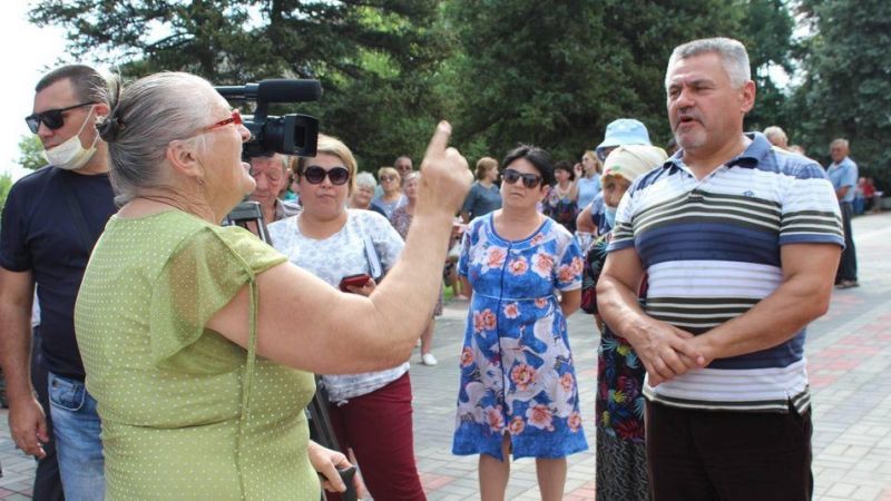 У селищі Новотроїцькому на Херсонщині відбулася стихійна акція протесту4