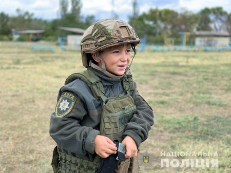 У Лазурному пройшов навчально-тренувальний вишкіл «Джура-Поліцейський» (відео)