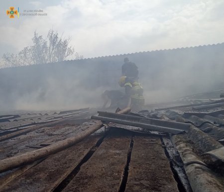 У Скадовську вогнеборці ліквідували пожежу покинутої споруди