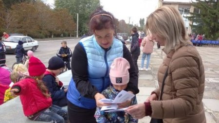 Поєднали корисне з приємним фахівці Скадовської служби зайнятості - і роботу провели, і на святі побували 