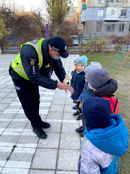 У Херсоні інспектори відділу зв'язків із громадськістю зустрічались із дошкільниками — новости херсона2