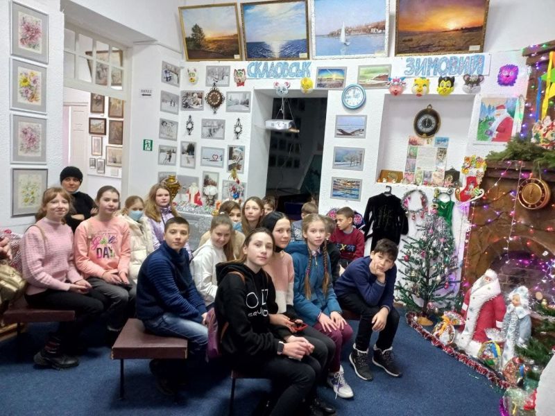 У Скадовську відкрили новорічну виставку прикрас та листівок1