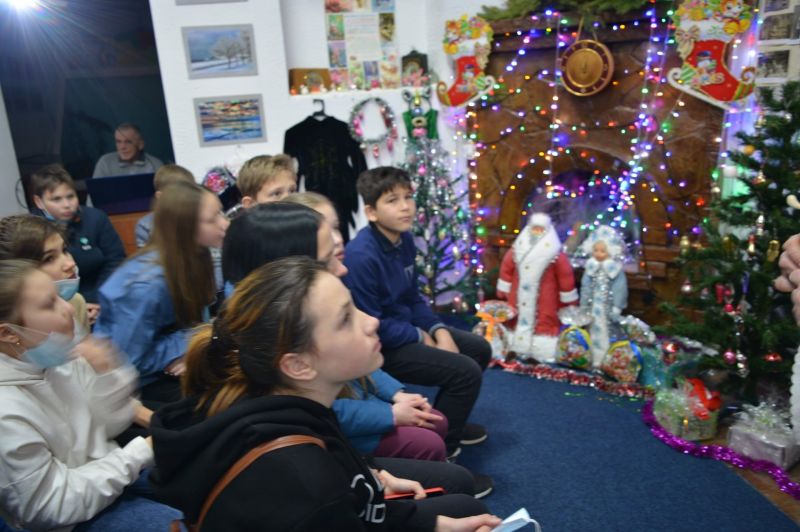 У Скадовську відкрили новорічну виставку прикрас та листівок3
