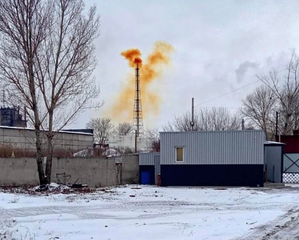 У Черкасах містян налякав рудий дим (ФОТО)