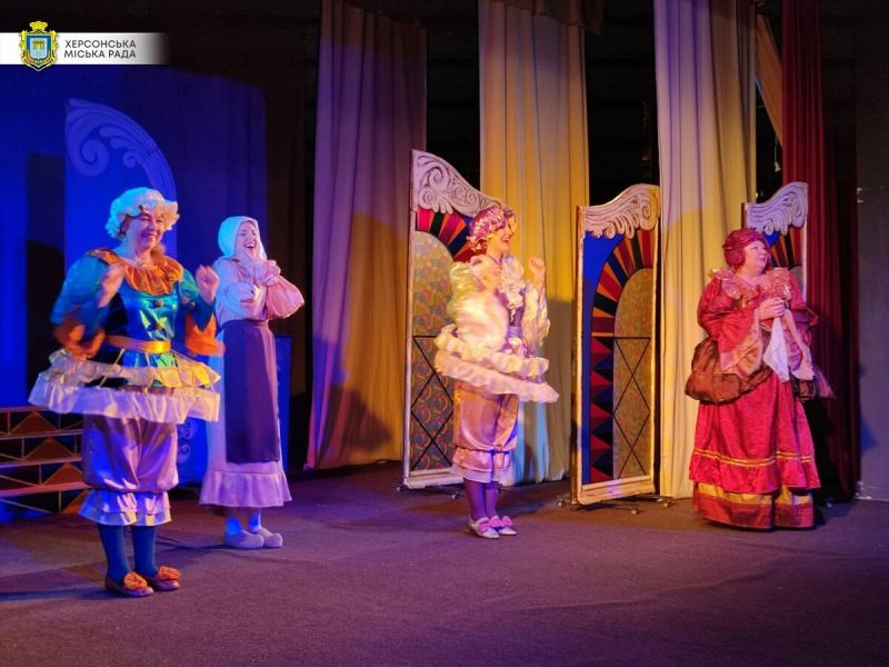 Для херсонських дітей організували новорічний захід у театрі ляльок1