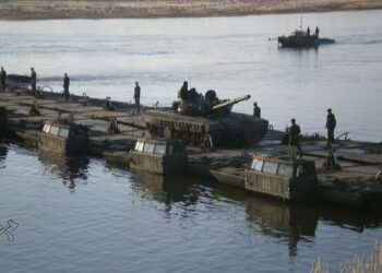 У Херсоні окупанти почали будувати понтонну переправу через Дніпро