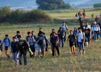 Пішки і без речей: з’явилося відео, як мешканці залишають Херсон