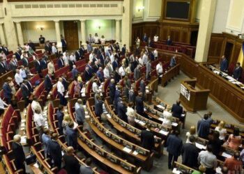 Депутати піднімуть зарплати. Звичайно ж, не вам