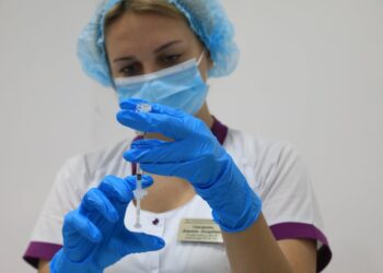 Запоріжцям дозволили другу бустерну дозу від COVID-19 у віці 60+ та з хронічними хворобами | Запорозька