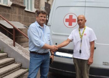 Сотні родин вимушених переселенців отримали необхідні речі в Запоріжжі | Запорозька