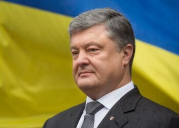 Порошенко: Продовжуємо посилювати обороноздатність української армії