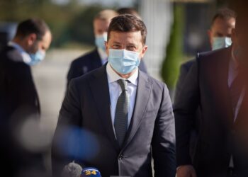 Эскалация на Донбассе и стягивание войск: чего добивается РФ