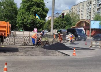 Які вулиці Рівного сьогодні “латає” міське ШЕУ