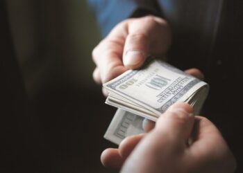 Как будет работать закон о разоблачении коррупционеров, — эксперт