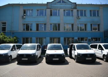 Медики Рівненщини отримали 5 авто для роботи у віддалених селах
