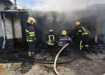 На Дніпропетровщині в гаражі сгоріло авто: постраждав чоловік |   — новости Днепра