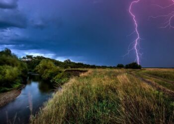 На Кіровоградщині вночі очікується гроза