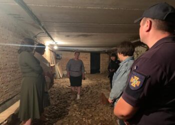 На Рівненщині рятувальники здійснюють відпрацювання дій з педагогами на випадок сигналу повітряної тривоги (ФОТО)