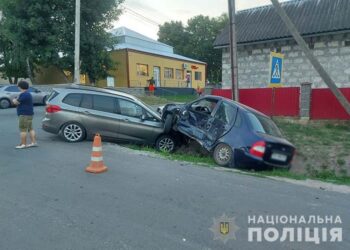 На Тернопільщині дівчину, яка чекала на автобус, збив автомобіль — Тернопільські новини