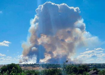 Россияне переодеваются в гражданское и бегут с Херсона