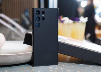 Samsung массово набирает сотрудников в россии, несмотря на официальное заявление об уходе с рынка