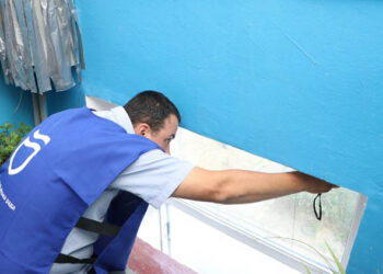 У багатоквартирних будинках Дніпра ліквідовують наслідки ворожої атаки |   — новости Днепра