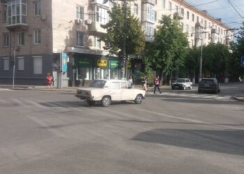 У центрі Кропивницького зіткнулися дві автівки