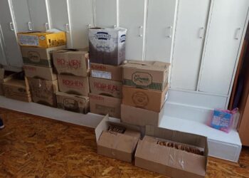 У Острозі в дитячому садку організували міні-цех з виготовлення їжі для наших захисників (ФОТО)