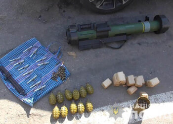 У Павлограді на блокпосту у 39-річного водія вилучили цілий збройний арсенал |   — новости Днепра