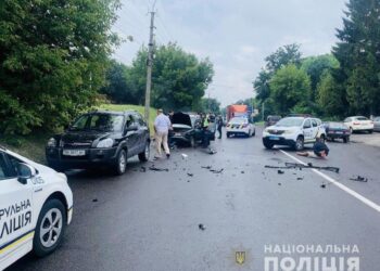 У Рівному в ДТП постраждав патрульний поліцейський