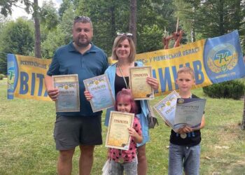 В Костополі відбулися змагання «Мама, тато, я — спортивна сім‘я»