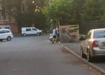 Вандали псують сміттєві контейнери у Рівному