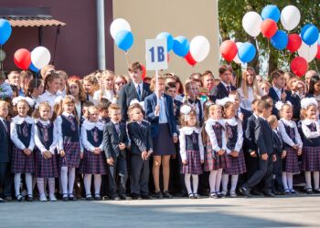 У Скадовську окупанти обіцяють батькам гроші, якщо їхні діти ходитимуть в школу