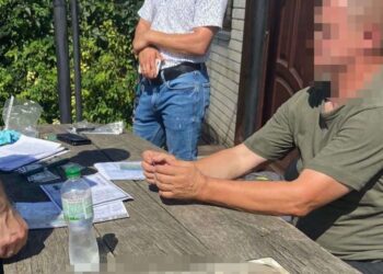 На Червоноградщині керівника благодійного фонду затримали за продаж ввезених для армії авто – Новини Львова та області