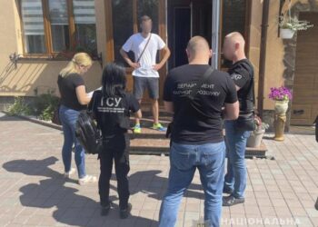 Дніпрянин «ганяв» з-за кордону та продавав автівки, які передавали для ЗСУ |   — новости Днепра