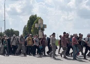 До Почаївської лаври, попри всі заборони, рухається колона із 5 тис. паломників — Тернопільські новини