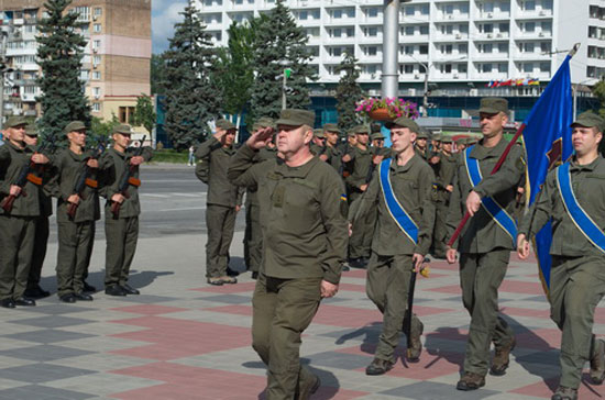 Гвардійці присягнули на вірність українському народу на центральній площі міста Запоріжжя