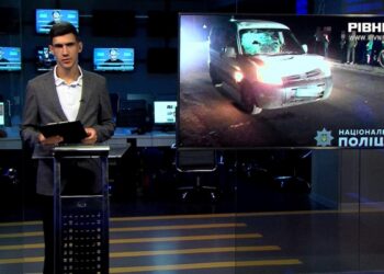 Хотів об`їхати припарковані на узбіччі автомобілі, але збив пішохода: деталі ДТП у Вараському районі (ВІДЕО)