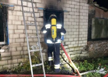 Кіровоградщина: У Петровому на згарищі рятувальники знайшли тіла двох загиблих людей