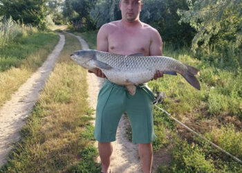 Криворізький рибалка впіймав 12-кілограмового амура |   — новости Днепра