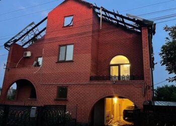 На Дніпропетровщині ворог обстріляв житловий квартал – Новини Кам’янське