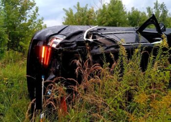 На Дубенщині позашляховик злетів з дороги (ФОТО)