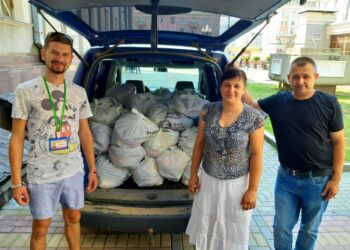 На Рівненщині волонтери передали переселенцям понад 4 тисячі продуктових наборів