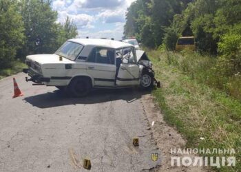 На Тернопільщині п’яний водій автомобіля врізався у бус: фото — Тернопільські новини