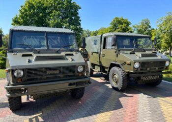 Поліським контрдиверсійним групам передали два високопрохідні військові автомобілі (ФОТО)