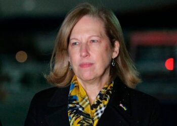 Про агресію РФ, роботу посольства США і підтримку України – ексклюзивне інтерв’ю Квін | Новини Політики