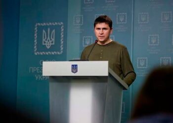 РФ прагне заморозити конфлікт на півроку, щоб стягнути нові сили – Подоляк | Новини Політики