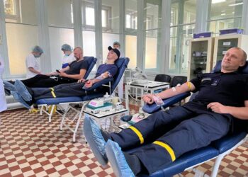 Рівненські рятувальники здали кров для військових ЗСУ