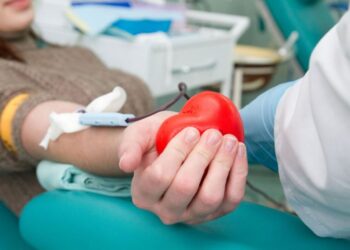 Рівнян закликають допомогти військовим та здати кров